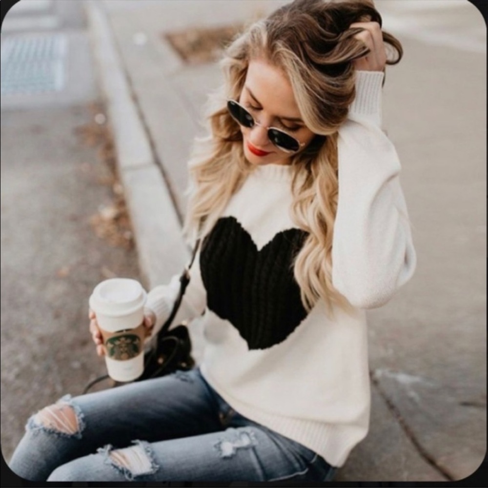 ✨LAST ONE✨LOVE SWEATER ❤️❤️✨Chic Heart Sweater - Picture 2 of 5